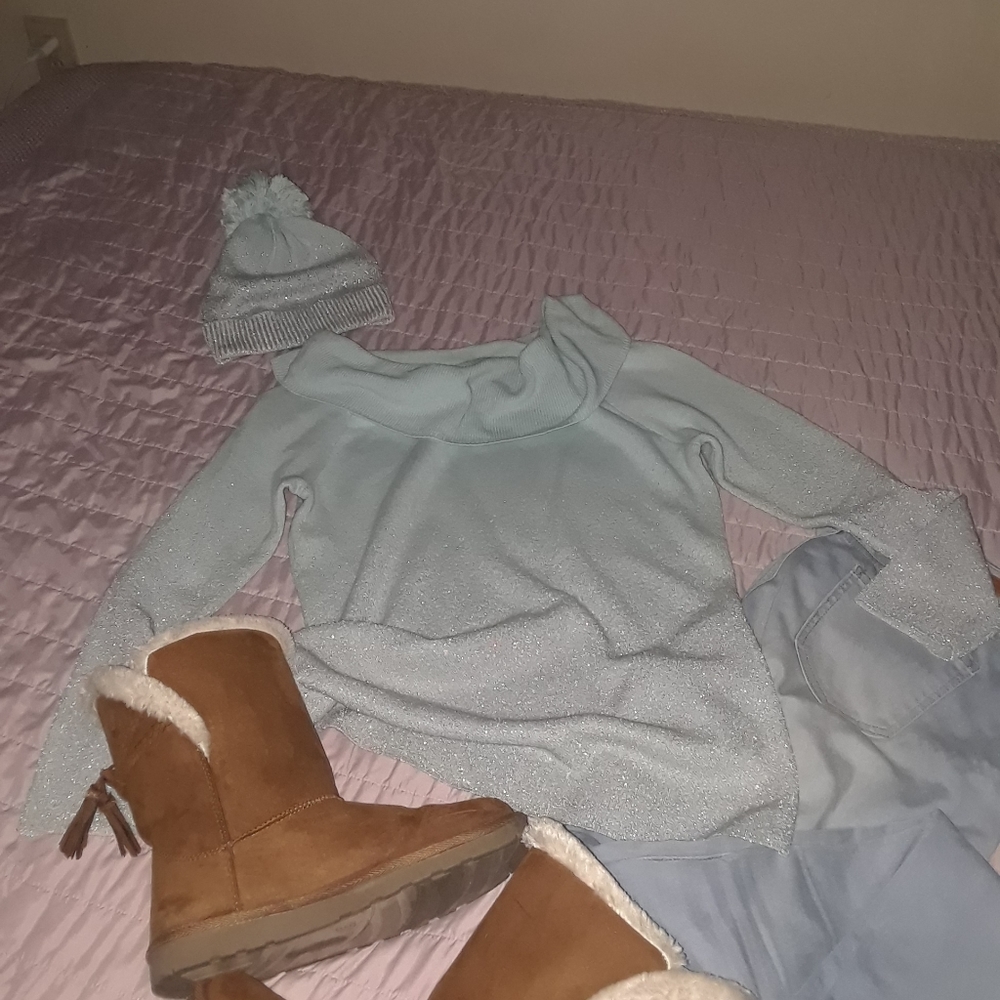 Light blue sweater and beenie